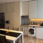 Spacious En-Suite Room By Champs Elysees