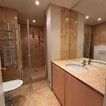 Spacious En-Suite Room By Champs Elysees